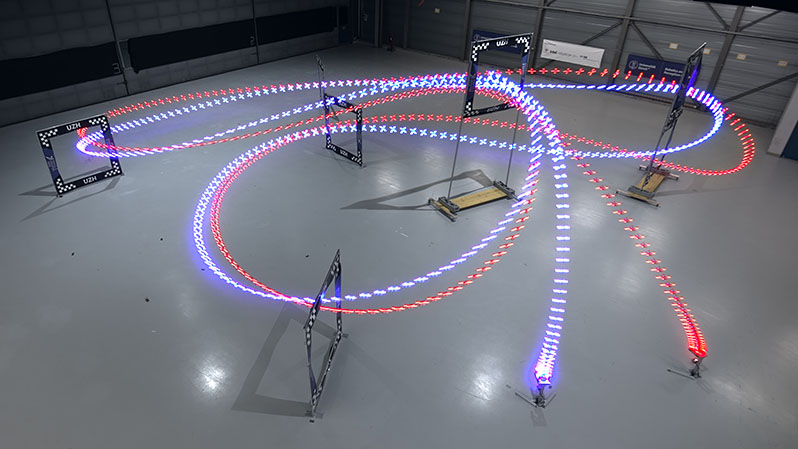 autonomiczny dron dominuje wyścig